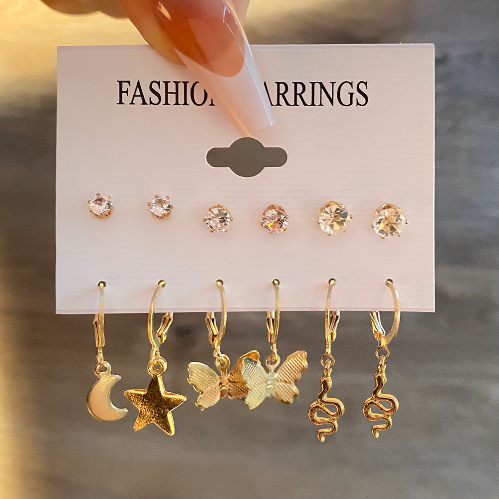 A 6-piece set of retro card-shaped earrings with metal circle chains from the Korean jewelry world, a fashionable pearl butterfly oil drop stud set full figure