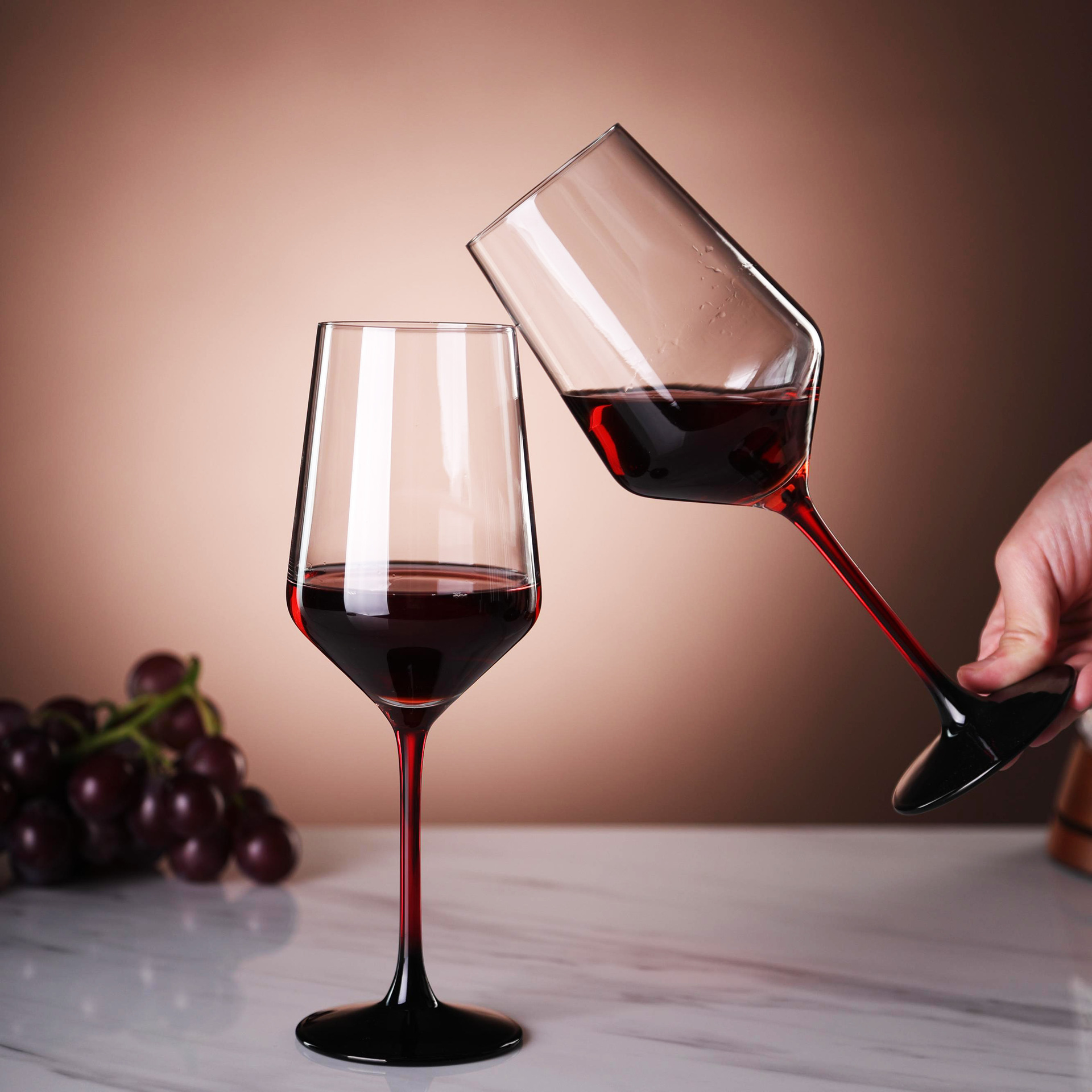 Cold-cut red-stem black-bottomed highball glasses, red wine glasses, champagne glasses, creative wine glasses and glass glasses are available for wholesale with LOGO printing details Picture