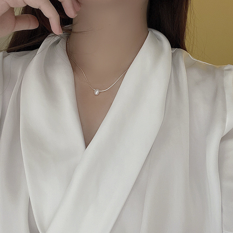 Cold and minimalist pearl necklace for women, a new 2023 light luxury and niche style neckchain and collarbone chain Application Scenario