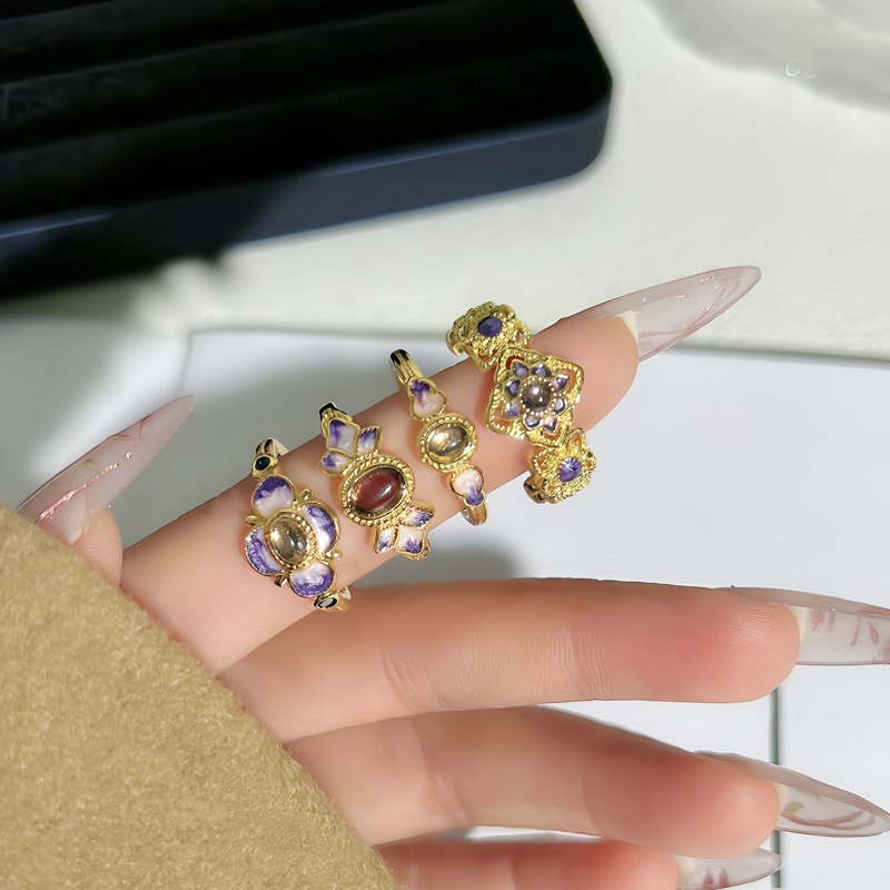 A retro enamel purple gradient sweet and cool ring with a national trend style, a feminine floral charm, a niche and cold style, and a light luxury index ring full figure