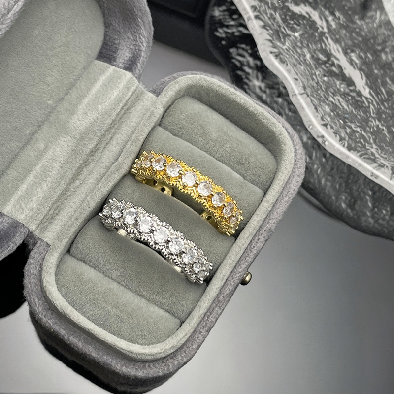 This light luxury and exquisite diamond-encrusted lace opening ring exudes a unique, high-end and fashionable vibe for women. It is an adjustable food ring Application Scenario