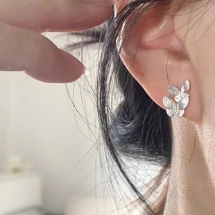 Simple and elegant bow stud earrings, trendy and niche design for women on Instagram, versatile earrings, the new style of earrings in 2025 Application Scenario