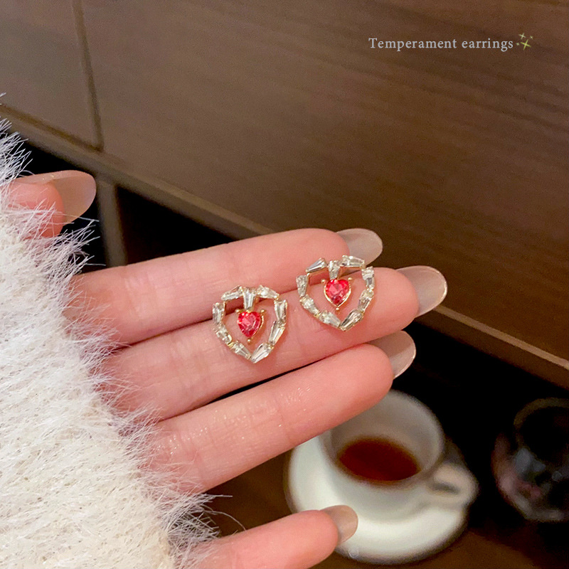 925 Silver needle, super ethereal charm, girlish heart, Zircon stud earrings, trendy and simple style for women on Instagram, the same heart-shaped earrings as Internet celebrities full figure