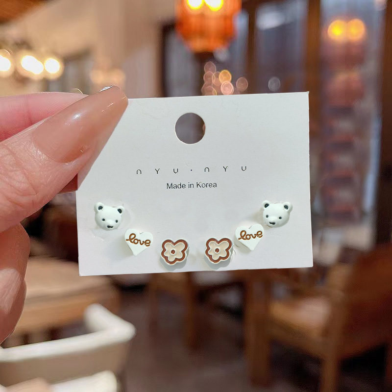 ins Korean version, cute and versatile, small and exquisite girl set, stud earrings, female cartoon, niche design sense earrings Specification drawing