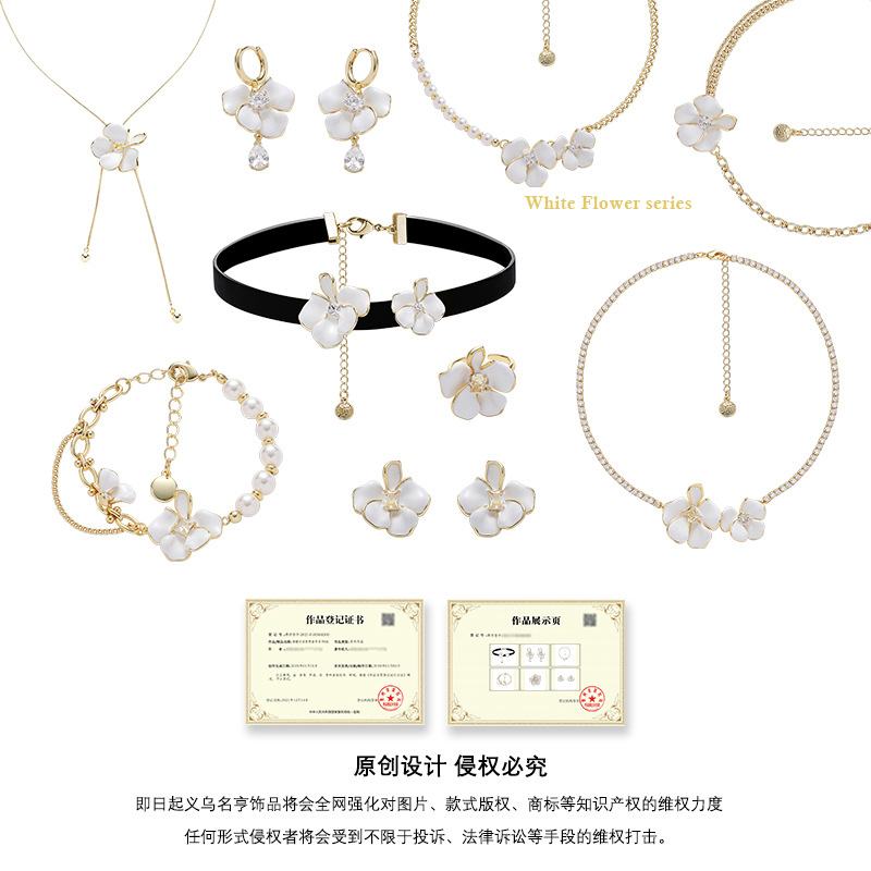 2023 New camellia leather necklace for women, sweet, cool and hot girl, ins style necklace, high-end, fashionable and elegant necklace Application Scenario