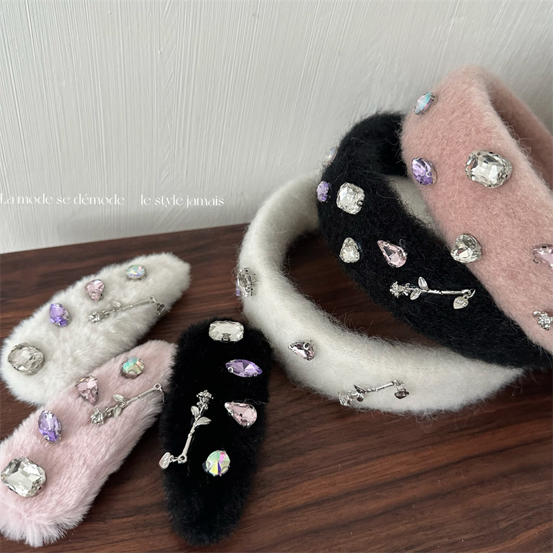 Gemstone rose plush hair clips, high-end women's hair accessories, spring and summer water diamond hair clips, furry edge clips, high-end and elegant bb clips details Picture