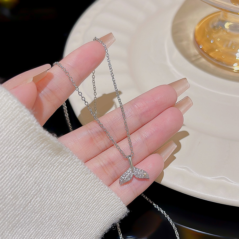 Korean-style high-end, niche necklace, women's light luxury design collarbone chain, new popular fishtail neckchain accessory details Picture