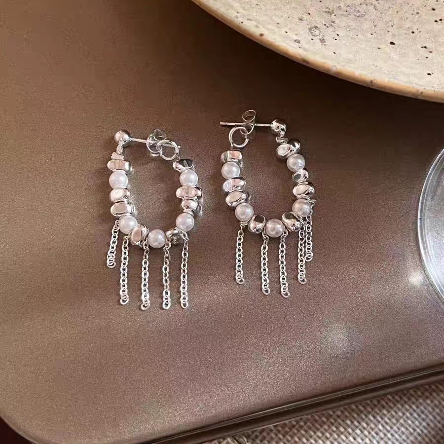 Suiguang: 2025 New retro light luxury pearl beaded irregular style, cold and elegant Suzhou earrings and earrings Application Scenario