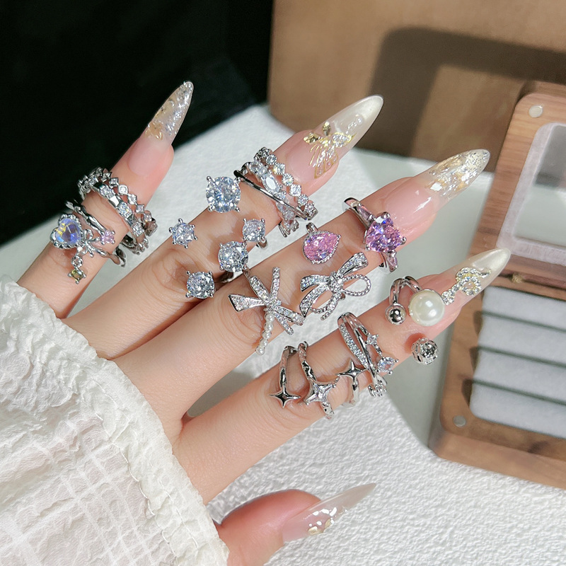 Korean-style geometric micro-set elegant open ring for women, delicate butterfly, light luxury and high-end feel, versatile daily best friend ring Application Scenario