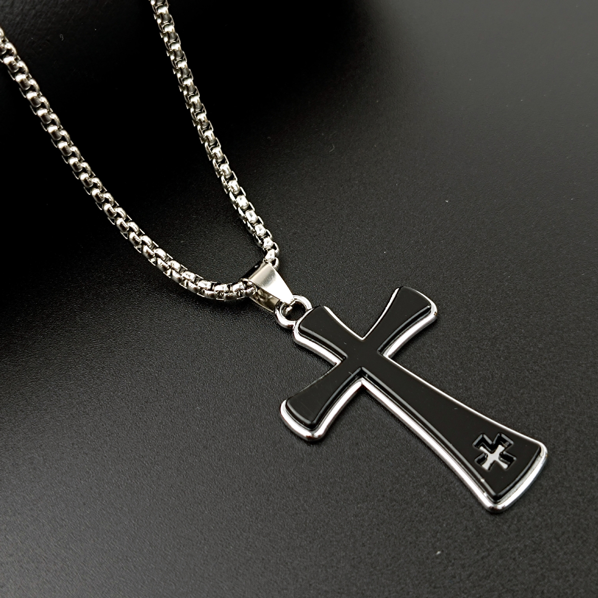 New AliExpress European and American retro multi-layer cross necklace, men's stainless steel cross pendant collarbone chain Specification drawing