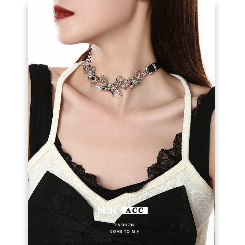 Black hip-hop punk style choker, high-end retro leather necklace, original and niche design for women Specification drawing
