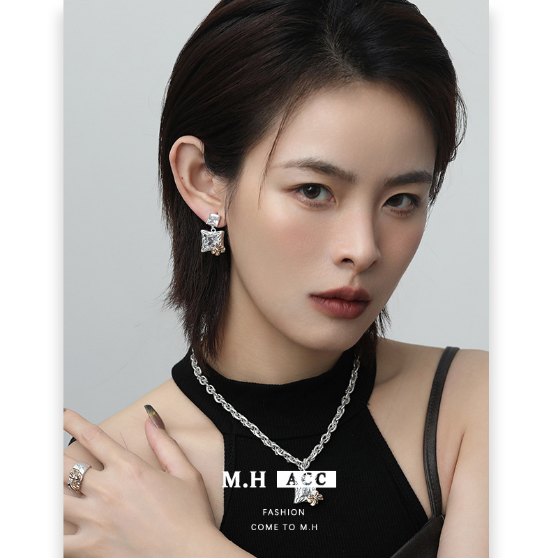 925 Silver Needle Light Luxury Bow Stud Earrings, fashionable ins Elegant silver Versatile earrings, summer high-end exquisite earrings Specification drawing
