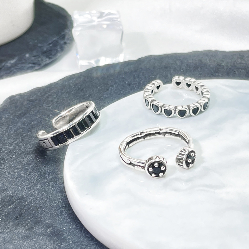Retro, cool and fashionable black zircon irregular opening ring, a niche design for women, an exquisite and versatile ring on Instagram details Picture