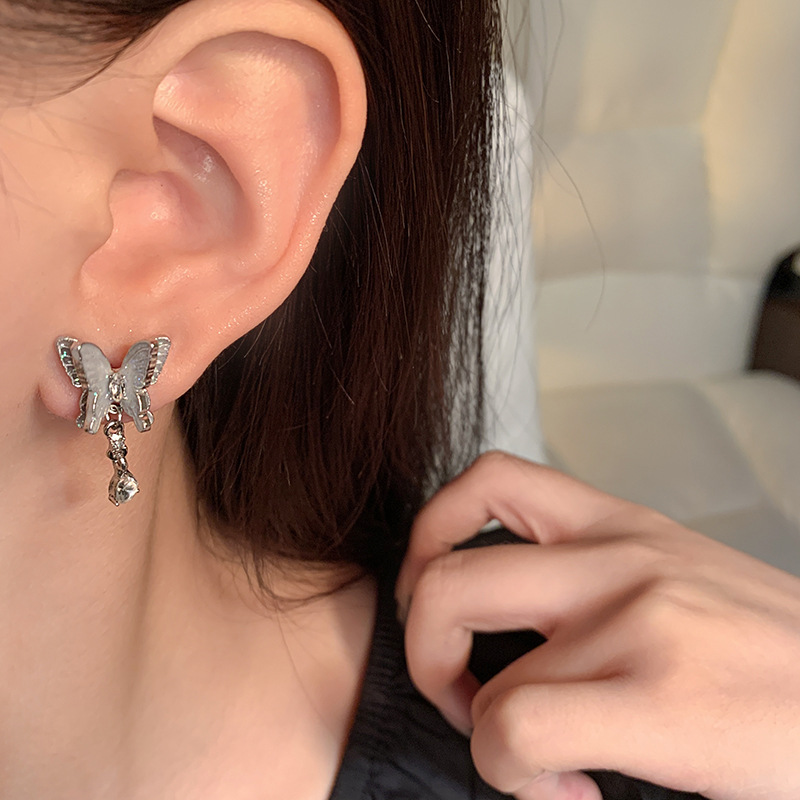 Super fairy butterfly Zircon earrings, summer bestsellers for women, sweet and girlish stud earrings, light luxury and high-end exquisite earrings wholesale Application Scenario