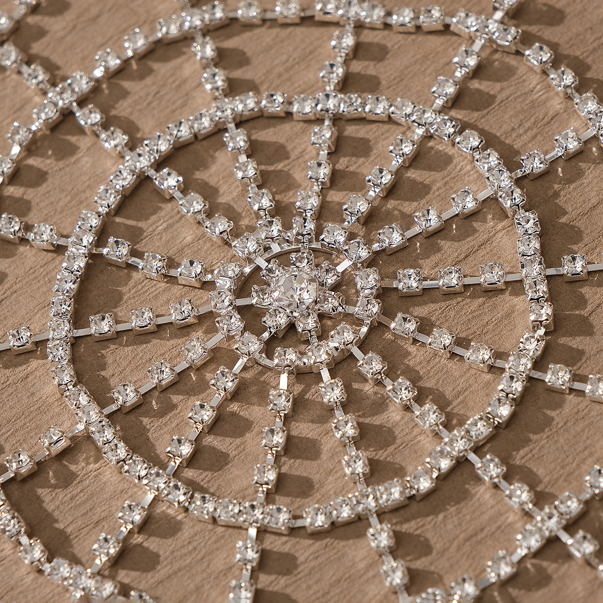The Middle Eastern exotic forehead decoration features a multi-layer layered tassel hair chain and a light luxury retro rhinestone headband between the eyebrows Specification drawing