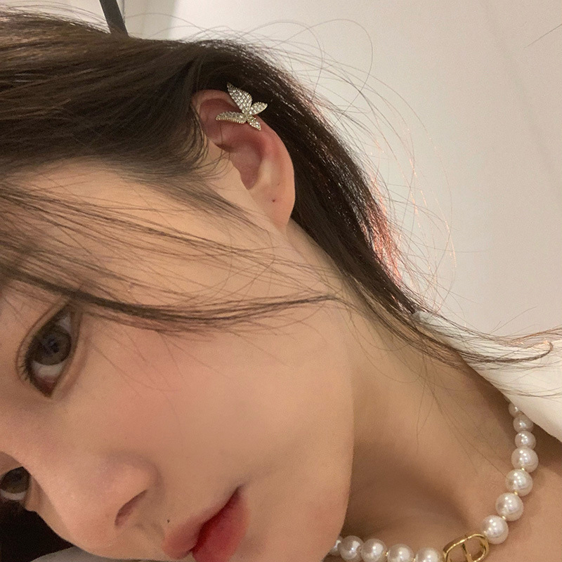 Butterfly ear clips for women, no ear piercings, cold and cool style, sparkling diamond ear bone clips, summer French, 2025 new earrings Application Scenario