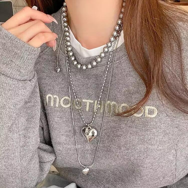 Heart-shaped pendant necklace for women, 2024 new long sweater chain, light luxury, niche design, versatile collarbone chain full figure