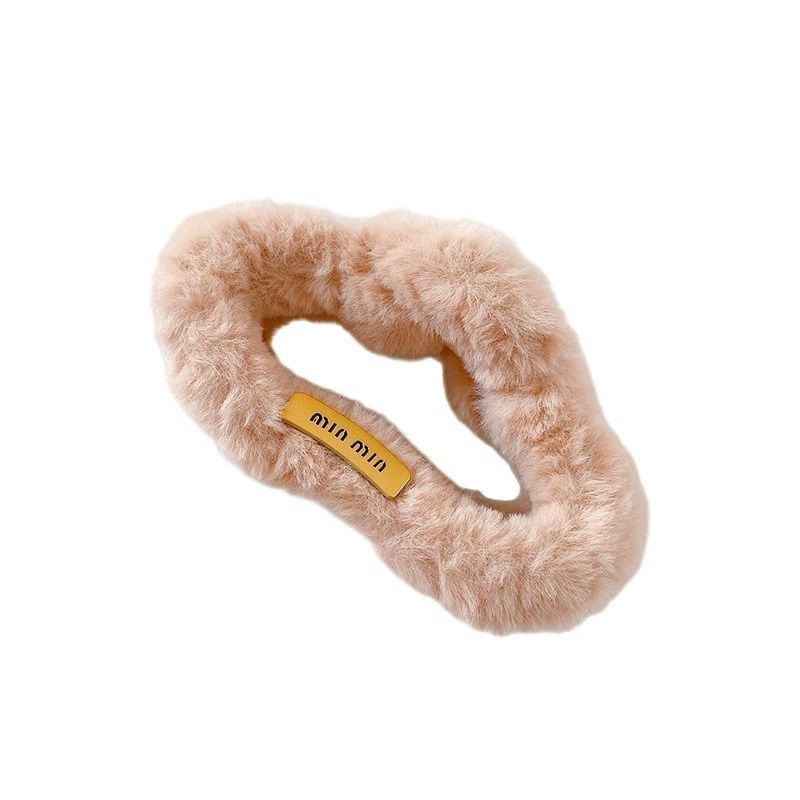 A large female plush cloud-shaped clip-on rectangular hair clip at the back of the head, gentle and elegant shark clip hair clip headwear Item Picture