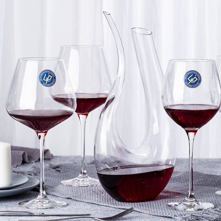 Transparent glass creative high-end red wine glass couple 2-piece gift box set, European highball glass luxurious home use full figure