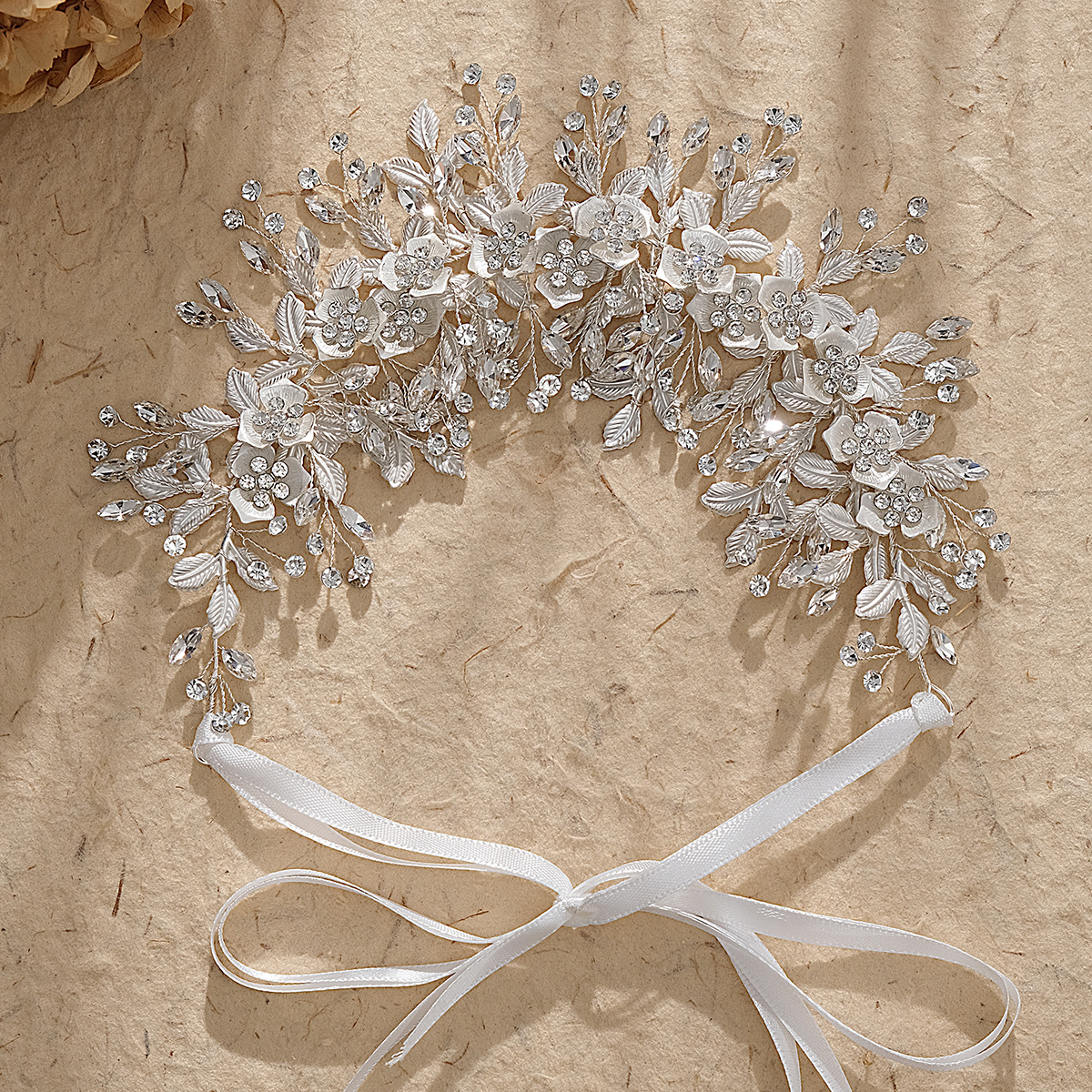 Amazon's new bride accessories: handcrafted floral hair bands, European and American wedding headwear, alloy leaf rose hair bands Specification drawing