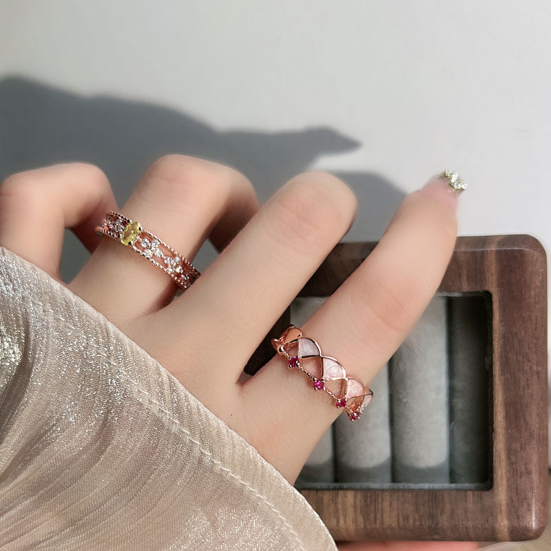 A high-end rose gold fan-shaped opening ring from Japan and South Korea for women, a double-layered, unique and cool style trendy index finger ring Application Scenario