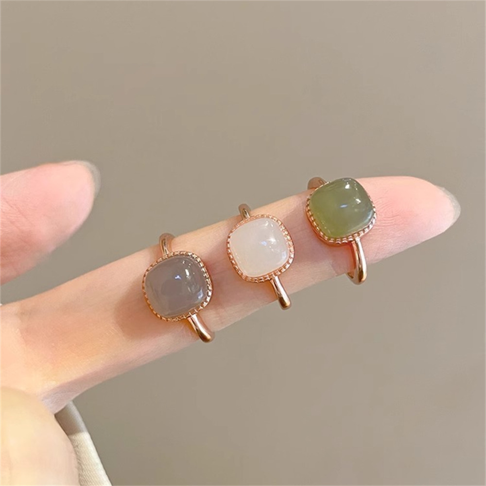 The new Chinese-style jade small sugar cube ring is a niche design for women, with a simple, luxurious and high-end feel. The opening is adjustable details Picture