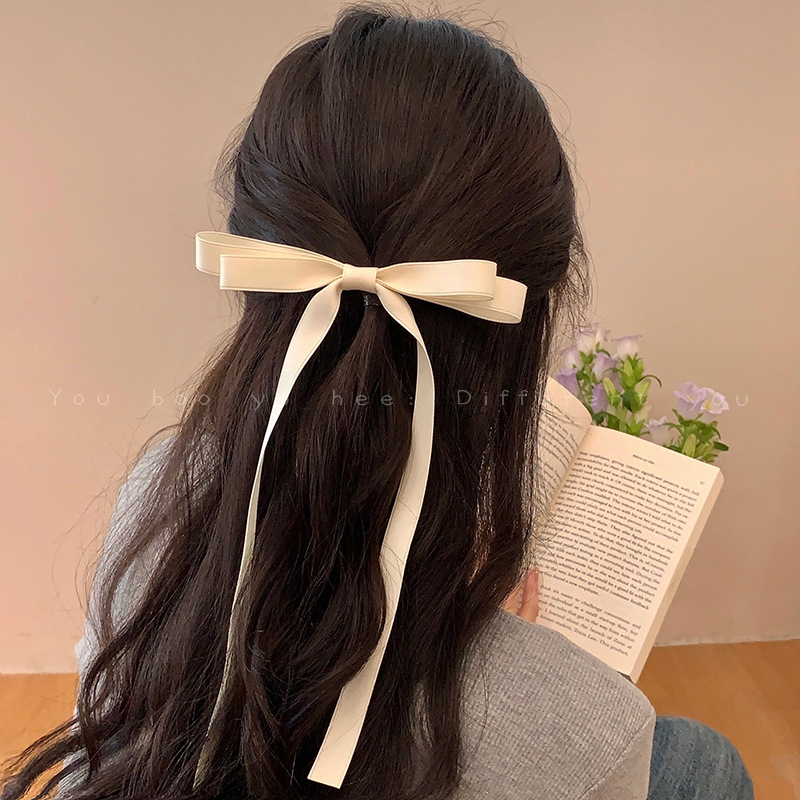 The bow ribbon hair clip, a new semi-tied hair clip and a hairpin for the back of the head, is a popular female hair accessory in the forest style Application Scenario