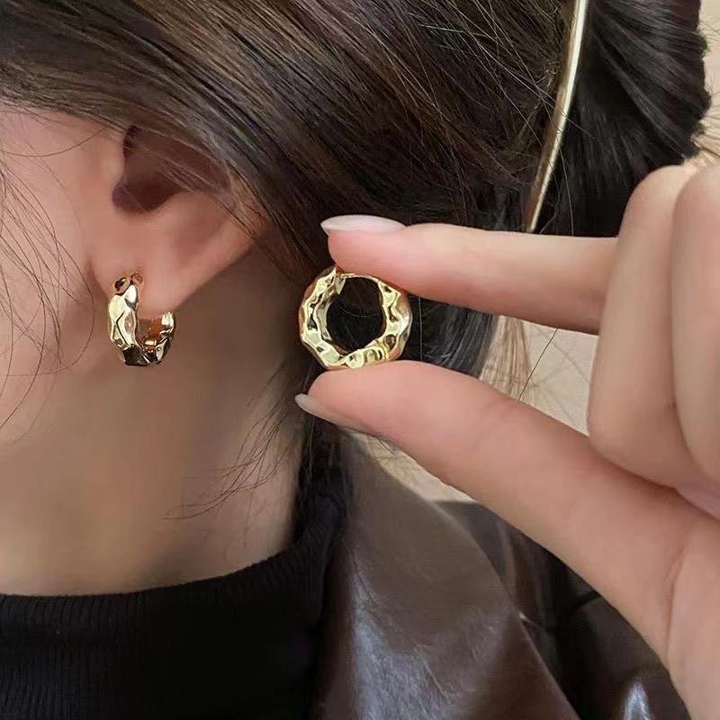 Metal high-end pleated circle ear rings, women's niche, versatile and fashionable design, light luxury and retro earrings Specification drawing