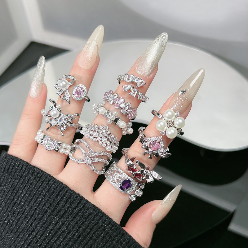 French pearl light luxury high-end ring, women's irregular bow, Hong Kong style, fashionable and cold style ring trend details Picture