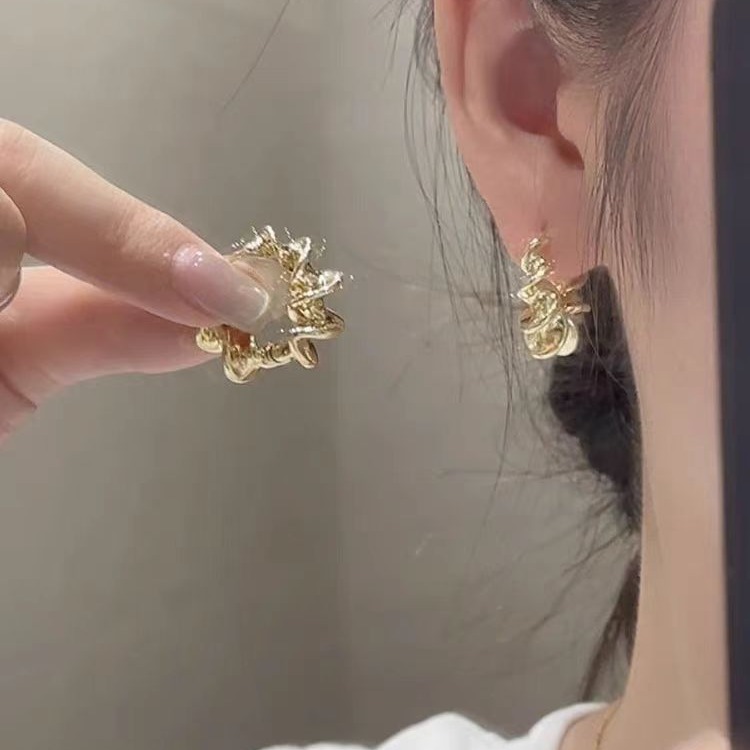 European and American style spiral design ear rings, fashionable and elegant, versatile earrings, niche and unique ear buckles, cold style earrings Specification drawing