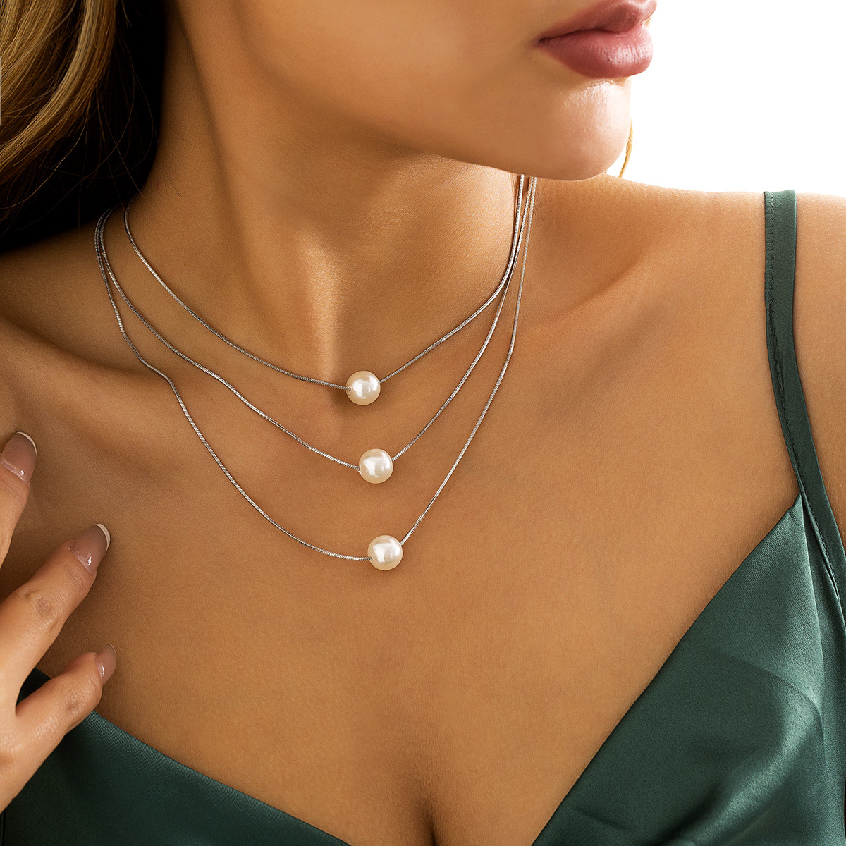 European and American cross-border jewelry, French multi-layer layered imitation pearl pendant necklace, geometric fine chain snake bone necklace Specification drawing