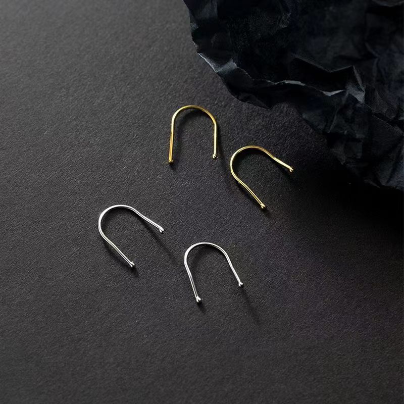 Simple line stud earrings for women with a niche design sense on Instagram, a new Korean style trendy and versatile daily ear accessory Application Scenario