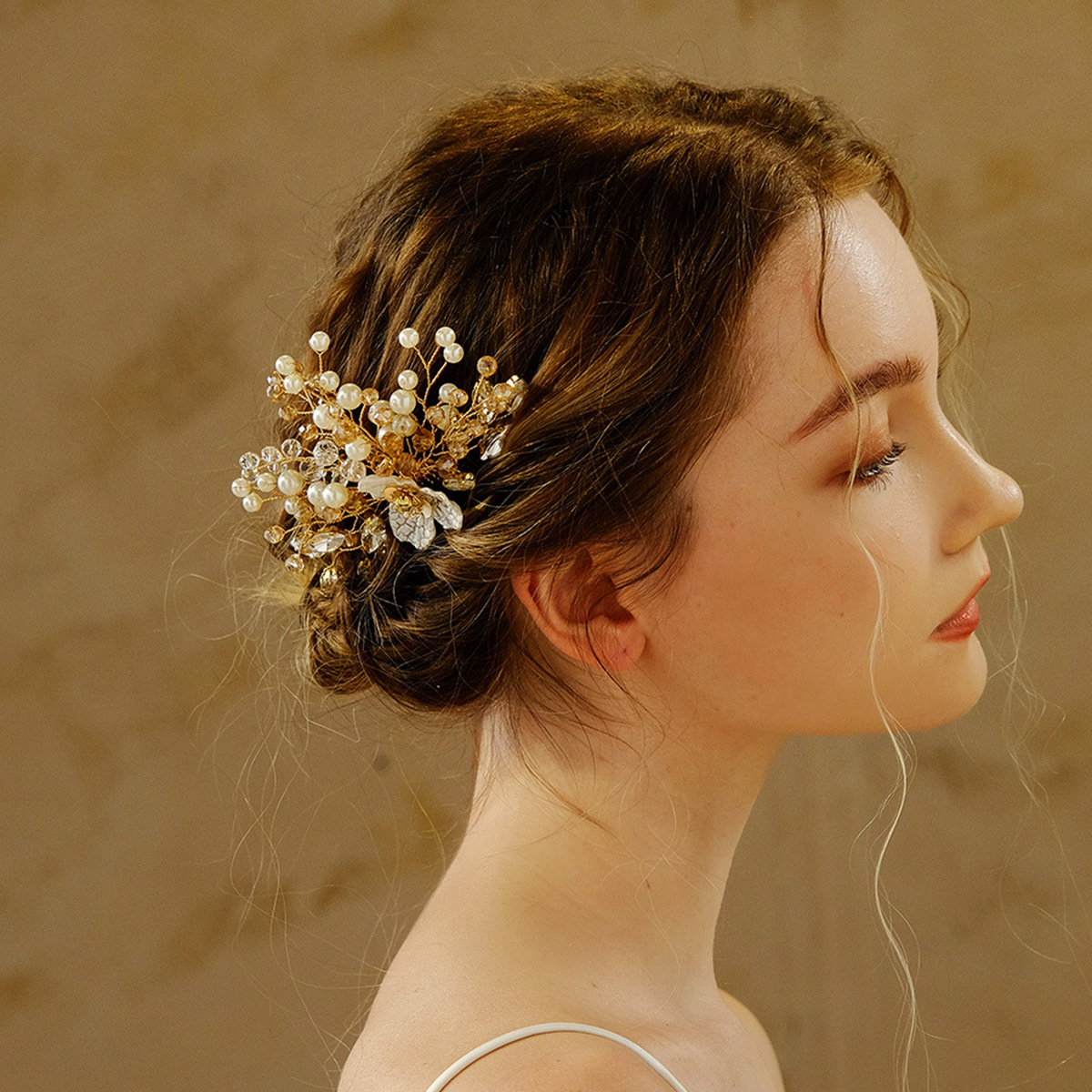 New Chinese-style Xiuhe bridal hair accessories, wedding gowns, evening gowns, headwear, ancient-style handcrafted crystal pearl hair combs, and sun-facing flower bouquets full figure