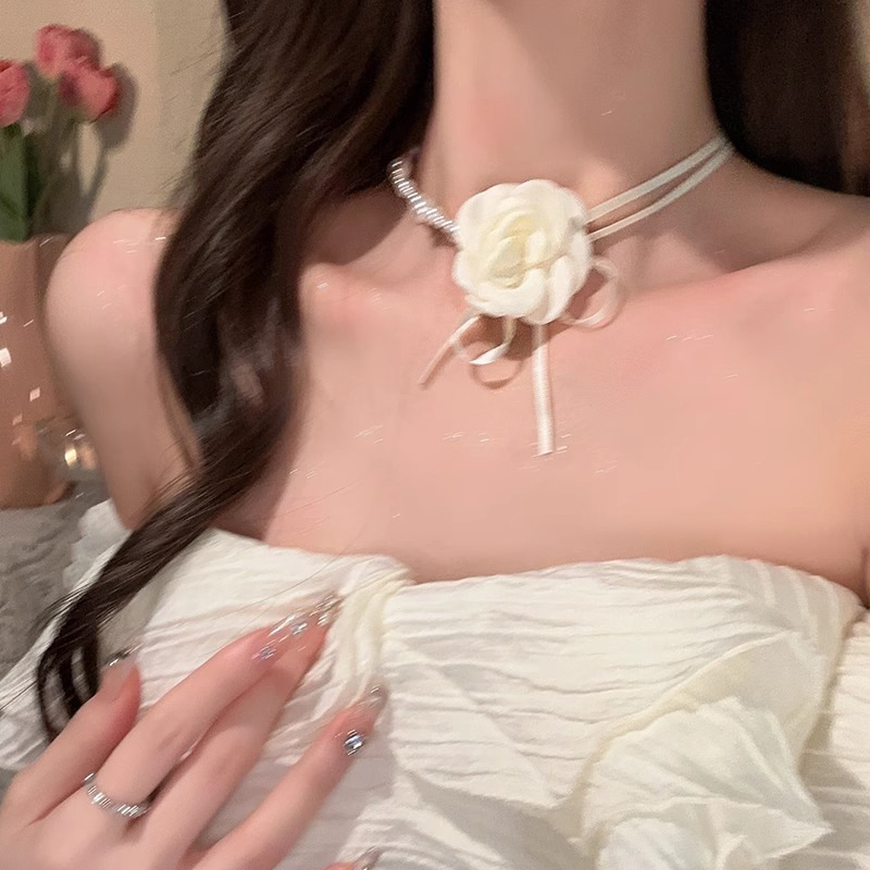 Camellia pearl necklace for women, choker collarbone chain spliced, light luxury and niche flower neck chain, neck accessory Application Scenario
