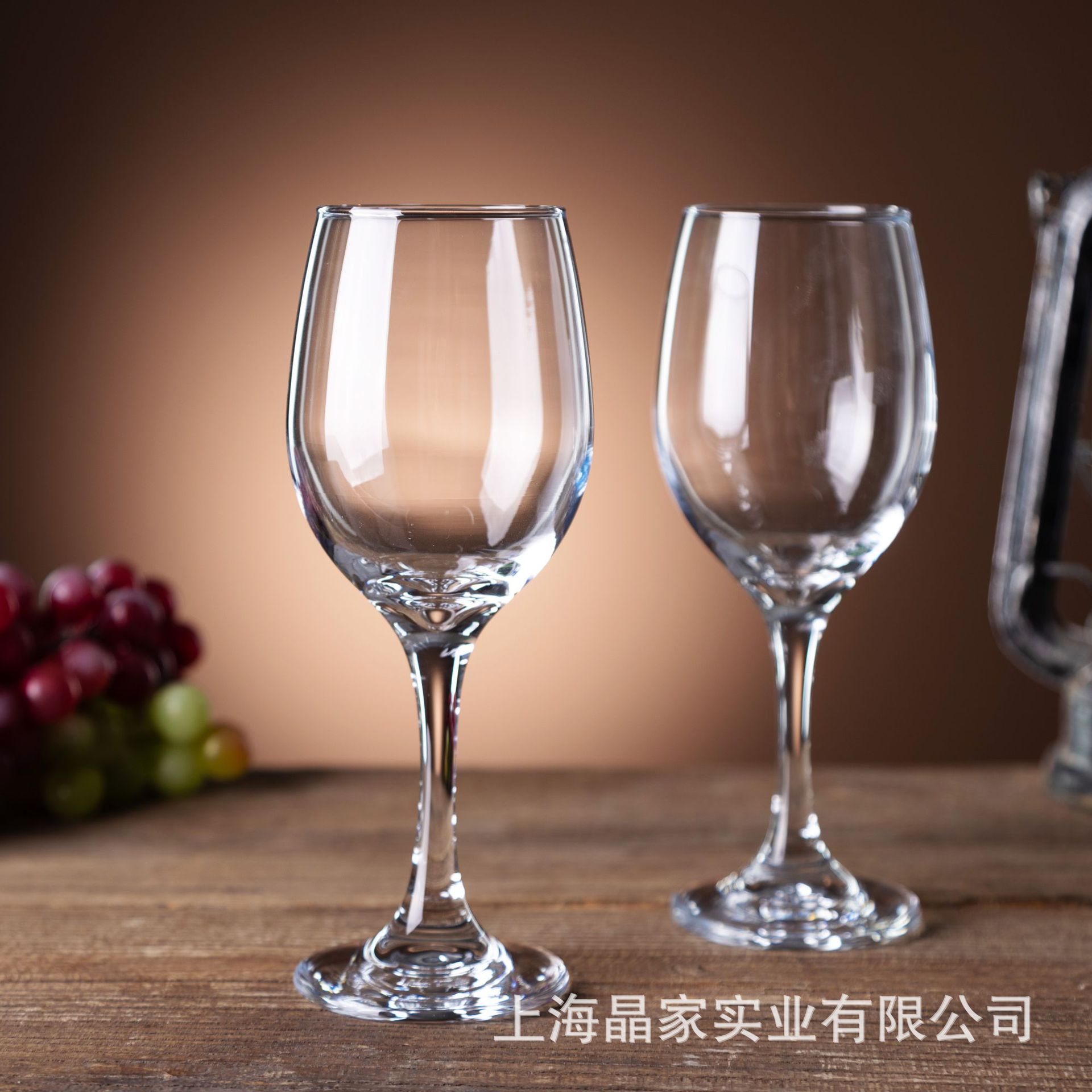 Hot-mouthed wine glasses, thickened glass wine glasses, highball glasses, restaurant and bar foreign wine glasses are available for wholesale with LOGO printing Application Scenario