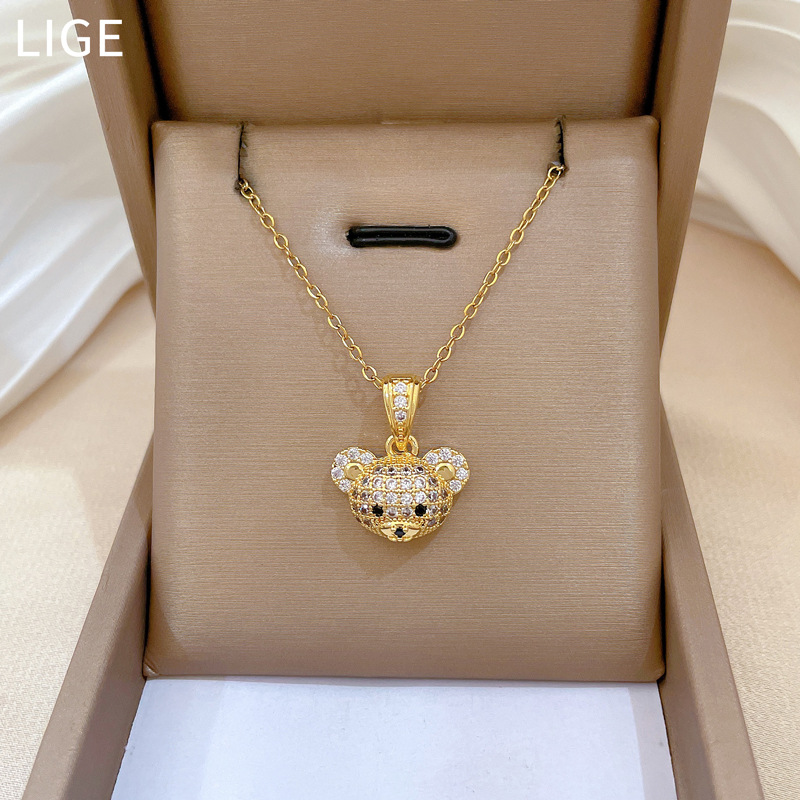 【 Set 】 Animal Bear Set, Light Luxury Cross-border Wedding necklace, Versatile collarbone chain for female Internet celebrities, titanium steel chain Application Scenario