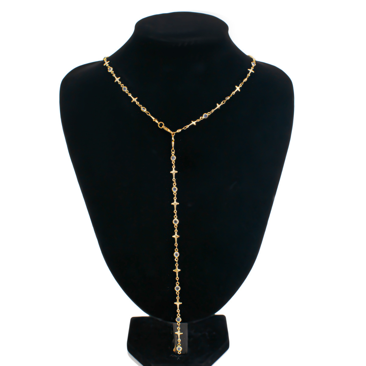 European and American cross-border jewelry: Fresh and colorful Y-shaped Daisy chain necklace, sweet and three-dimensional metal copper collarbone chain Application Scenario