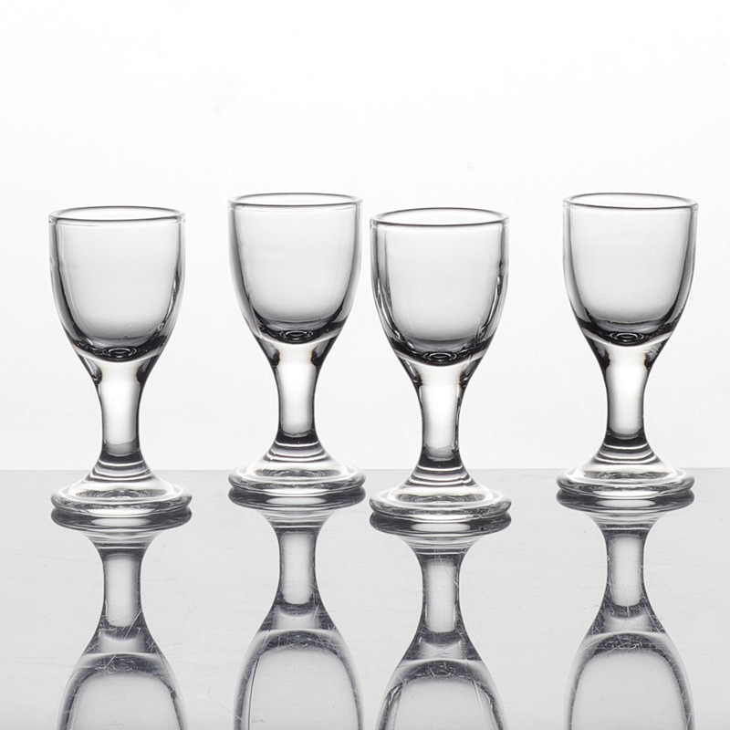 Wholesale of white spirit glass sets: household 2-ounce small wine glasses, restaurant commercial crystal glass spirits glasses, one-sip cups Application Scenario