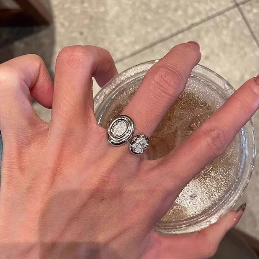 Vintage zircon open ring, feminine, light luxury, fashionable, niche design, high-end feel, French retro unique ring full figure