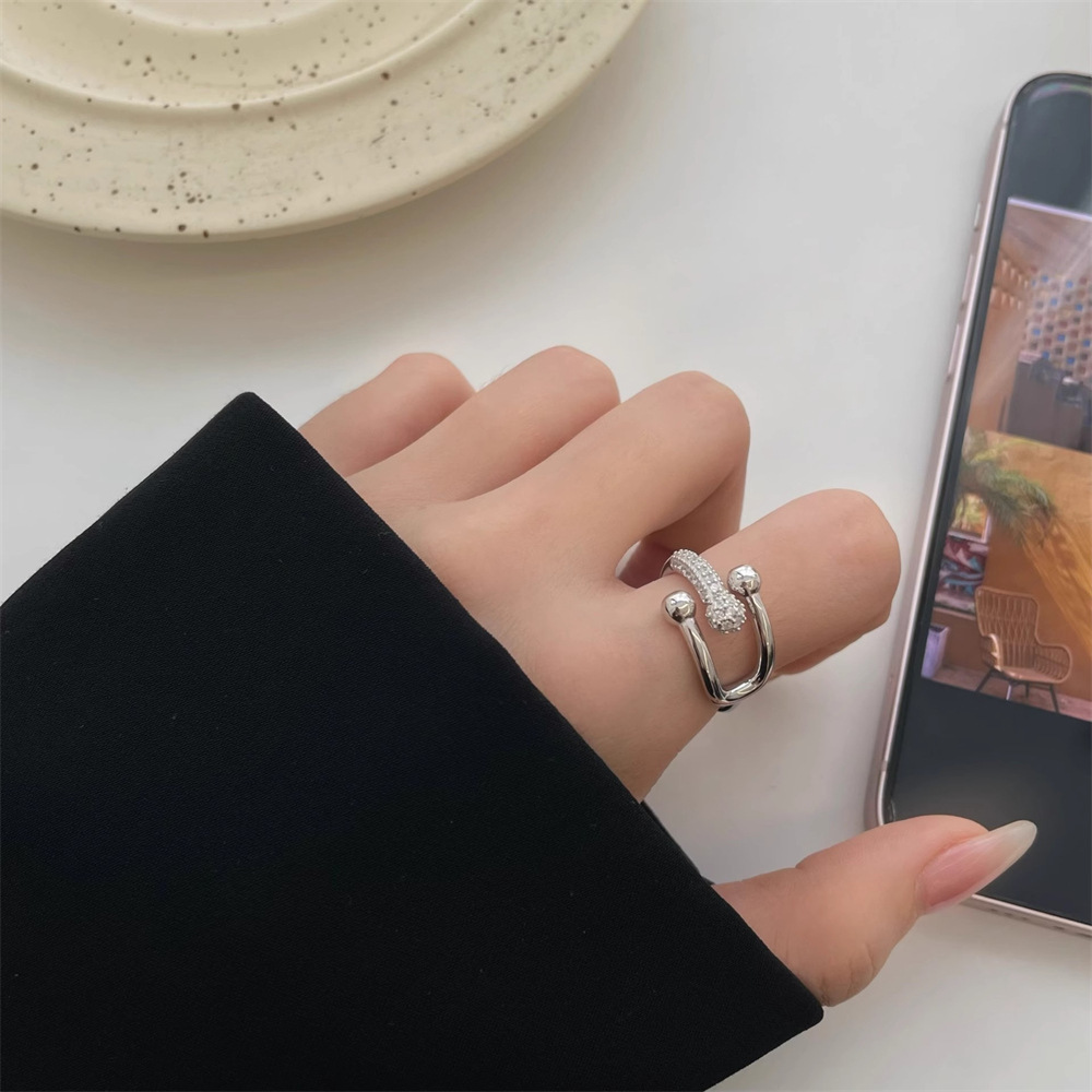 A unique and niche horseshoe buckle diamond ring for women with a high-end design sense, an open zircon index finger ring, a heavy and light luxury ring full figure