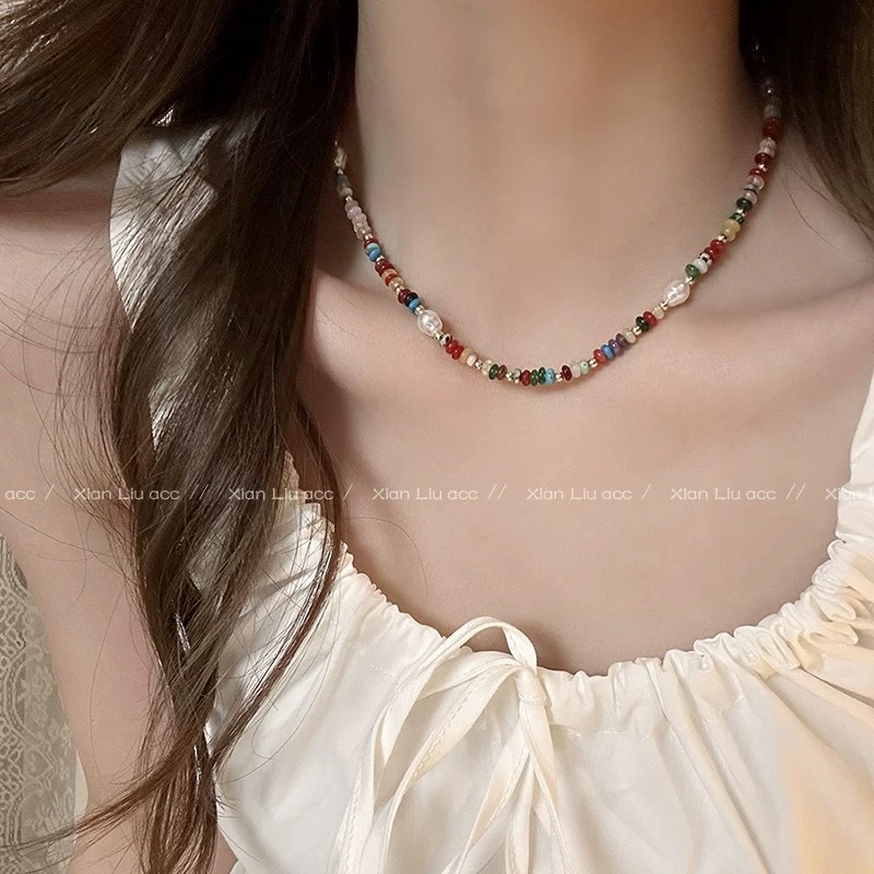 Dopamine-colored glass freshwater pearl string necklace, women's light luxury collarbone chain, niche design neck chain wholesale full figure