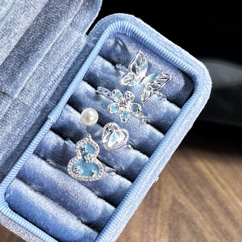 Xiaoxiang Air quality sea blue gradient enamel butterfly open ring, a fashionable butterfly flower personalized light luxury ring for women Application Scenario