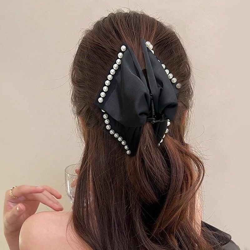 Retro pearl bow clip for women's back of the head, simple hair clip with a high-end look, new shark clip style, versatile for women Application Scenario