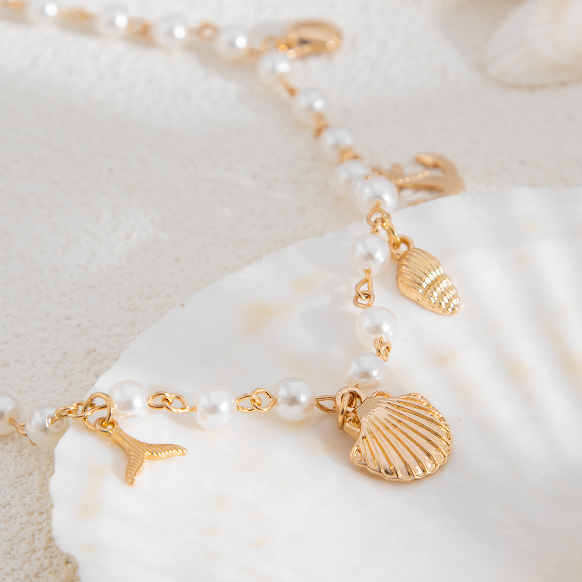 European and American cross-border jewelry, beach and ocean style pearl string necklace, vacation conch alloy pendant, collarbone chain Application Scenario