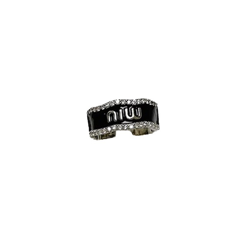 A niche letter ring for women, with a light luxury and high-end feel, and a diamond-encrusted index finger ring. It's an Instagram personalized and fashionable couple ring trend Item Picture