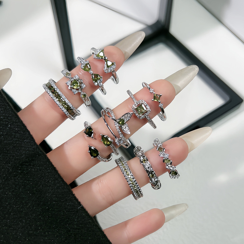 Exquisite and simple olive green zircon fashionable open ring, feminine charm, niche design sense, cold style and personality ring details Picture