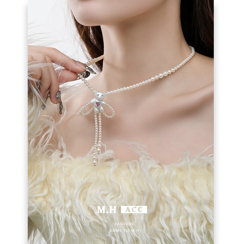Original white bear earrings for women, cartoon, sweet, ins, high-end, versatile earrings, fashionable and niche earrings wholesale details Picture