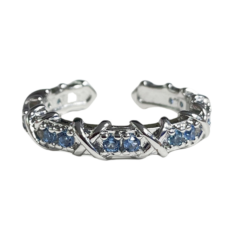 This is a simple and elegant open-top ring with a niche design and a touch of light luxury. It is a versatile and stylish ring accessory for women on Instagram Item Picture
