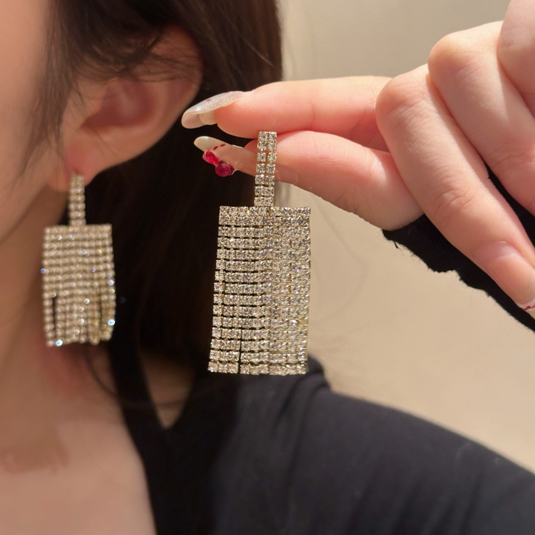 New bestsellers from Europe and America, golden super sparkling water diamond zirconia tassel earrings, are selling well on cross-border Amazon for women full figure