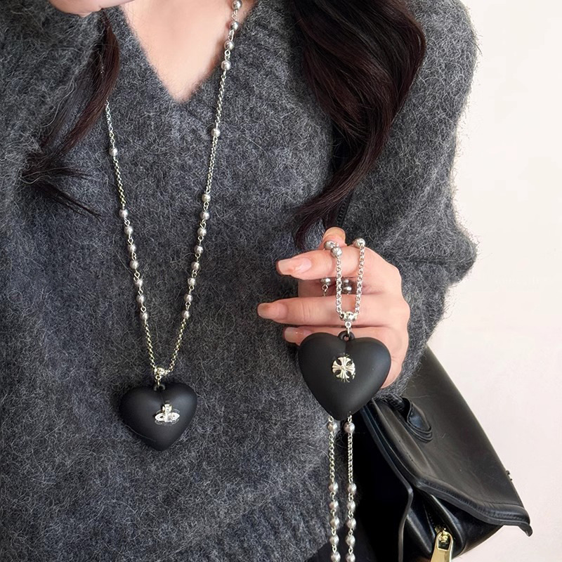 Black pearl heart-shaped pendant necklace for women, Baroque-style cross fashion, simple and versatile necklace full figure